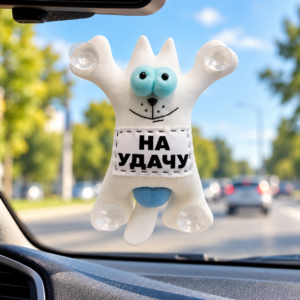 Kaķis automašīnā uz piesūcekņiem